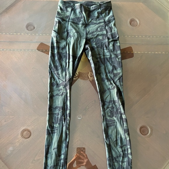lululemon athletica Pants - Lululemon Fast and Free 7/8 Tight II *Nulux 28” Incognito Camo Multi Gator Green